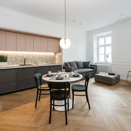 罗格公寓 公寓 *